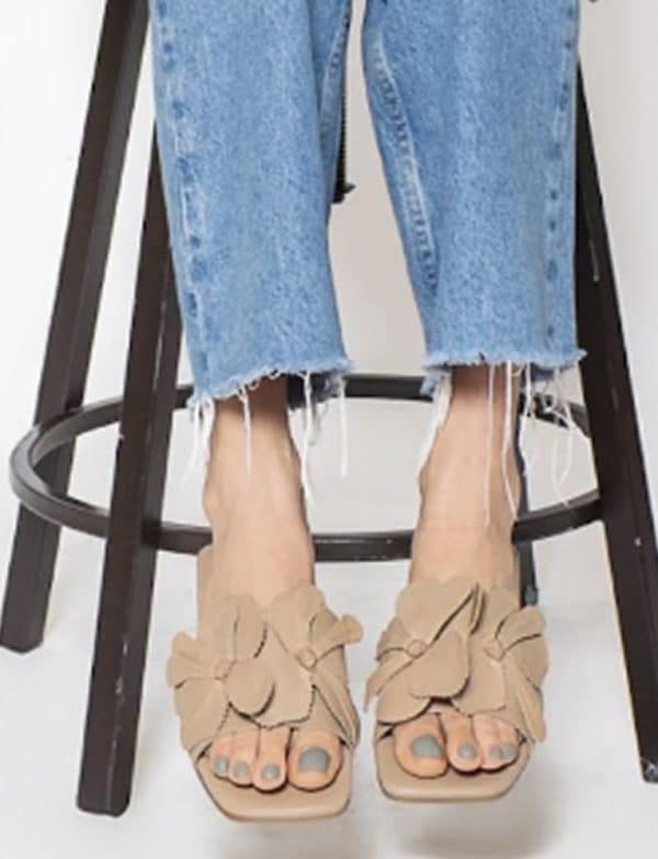 Sandalia flor beige